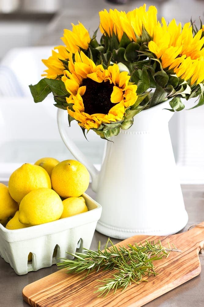 21 Tips to Sell Your House Quickly | blesserhouse.com - A list of tips for how to prepare your home to get prospective buyers and professionally stage your house for showings to sell your house quickly. 