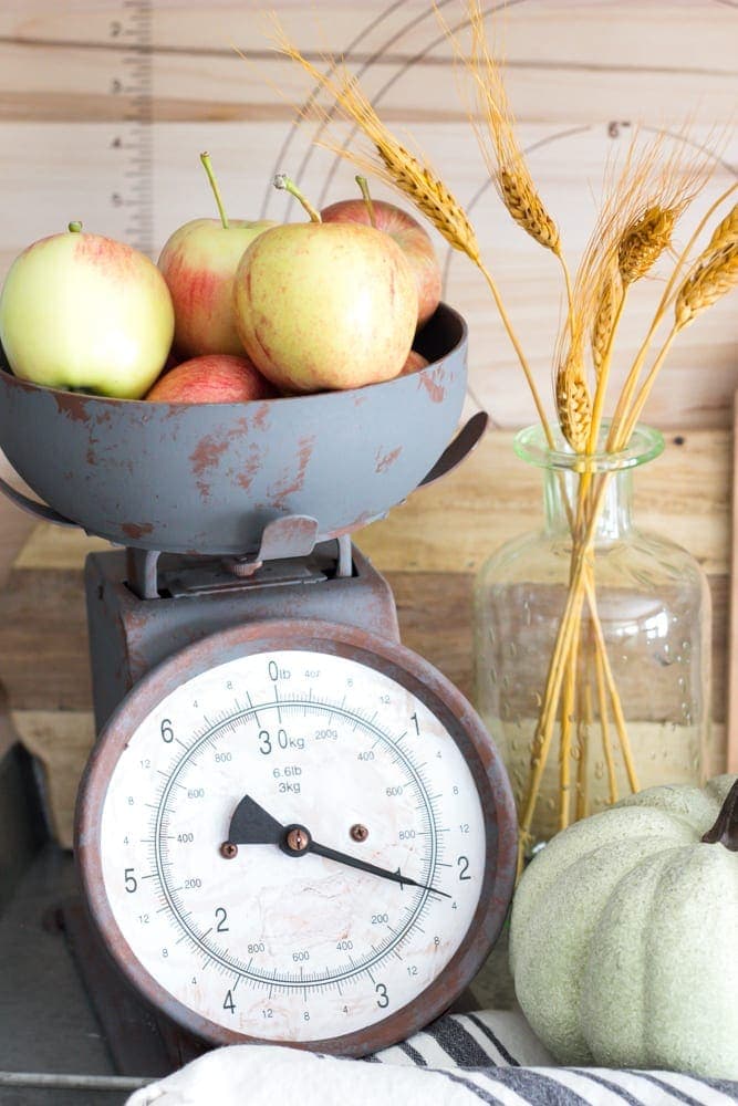 Fall Home Tour 2016 | blesserhouse.com - Tips and tricks for how to incorporate fall decor easily and inexpensively in your home. 