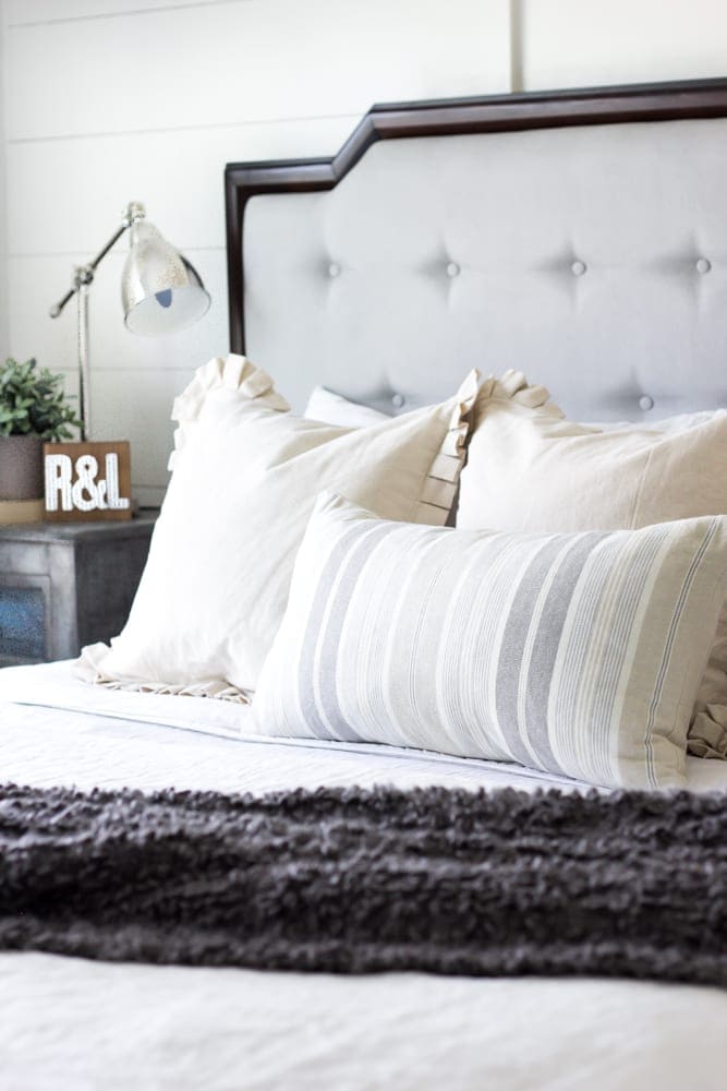 21 Tips to Sell Your House Quickly | blesserhouse.com - A list of tips for how to prepare your home to get prospective buyers and professionally stage your house for showings to sell your house quickly. 