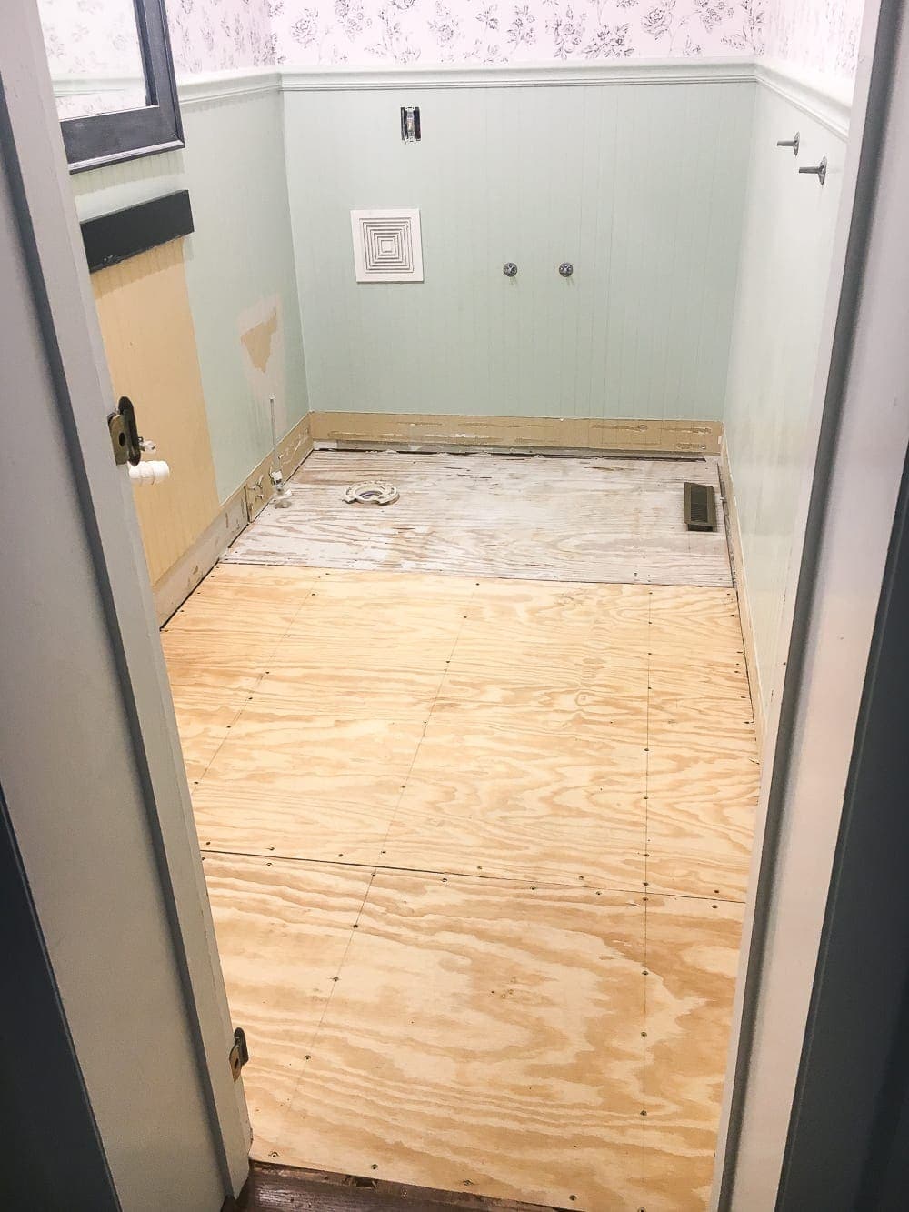 The Best Faux Marble Tile | blesserhouse.com - A dated powder room floor gets a modern classic refresh with faux marble tile & why hiring a contractor is sometimes cheaper than DIY.