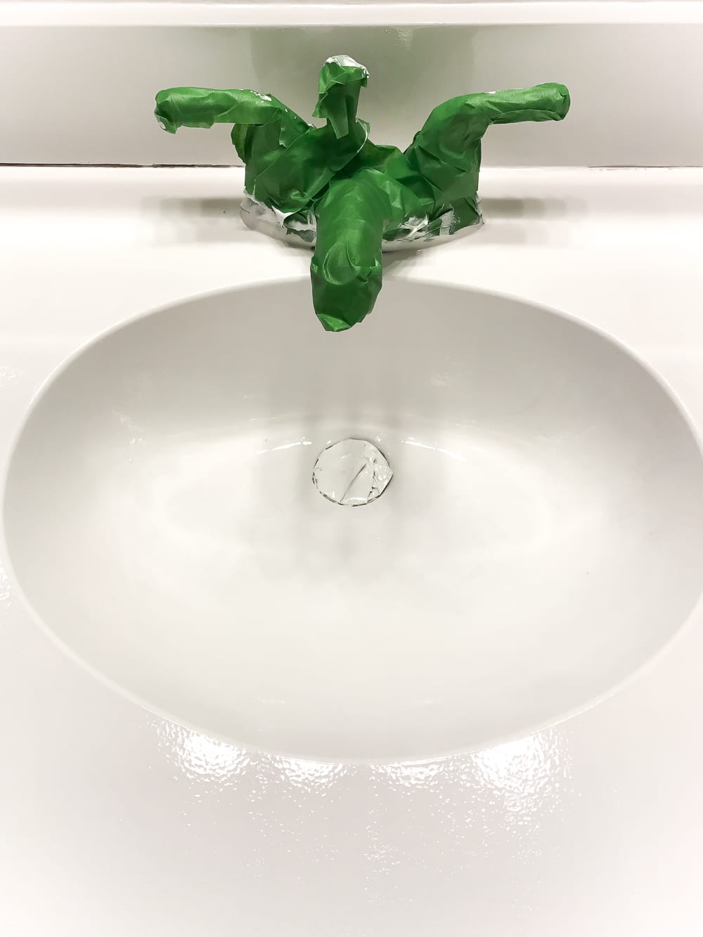 painted sink countertop using epoxy paint