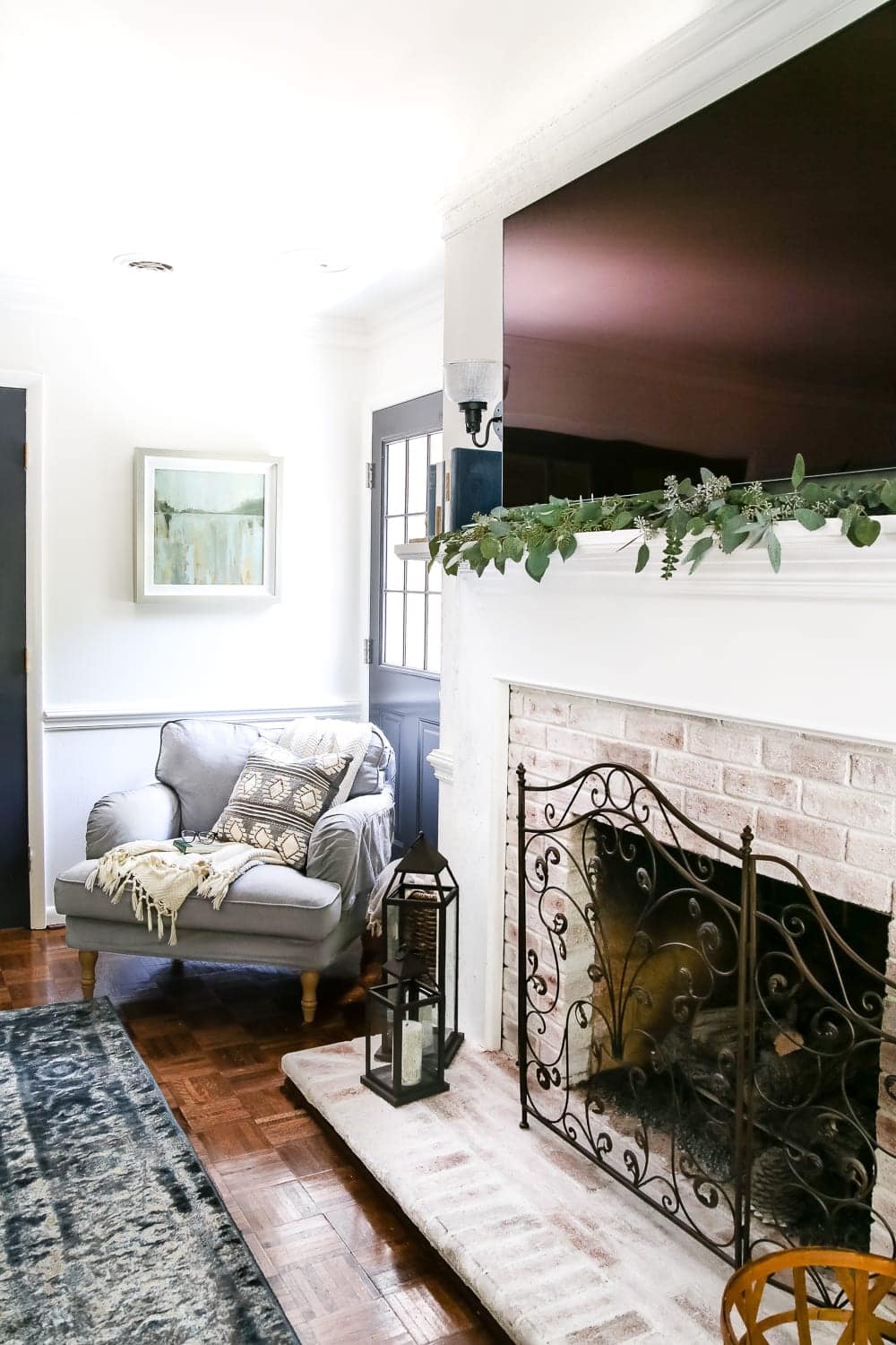 How to Make Your Home Look Luxurious on a Budget | blesserhouse.com - 8 tips to make your home look luxurious on a budget with ideas for choosing finishes, lighting, art, and small details that only look expensive. living room art