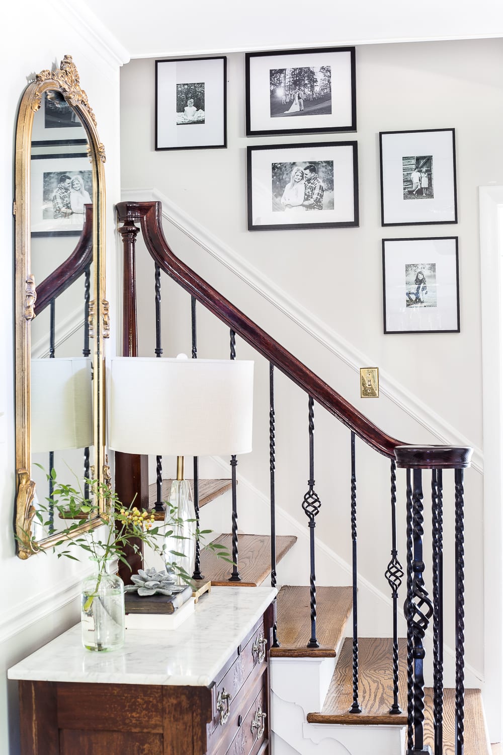 How to Hang the Perfect Gallery Wall | blesserhouse.com - How to Hang the Perfect Gallery Wall | blesserhouse.com - 5 tips to make a gallery wall look polished and one simple trick to make it quick and easy to plan. #gallerywall #walldecor #foyer #entryway
