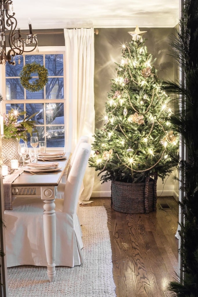 How to Decorate a Real Christmas Tree: Step-By-Step Guide - Bless'er House