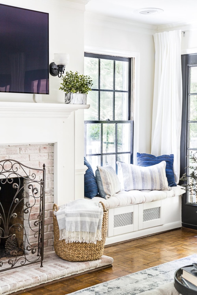 23 Clever Small Room Ideas to Make a Space Look Bigger - Bless'er House
