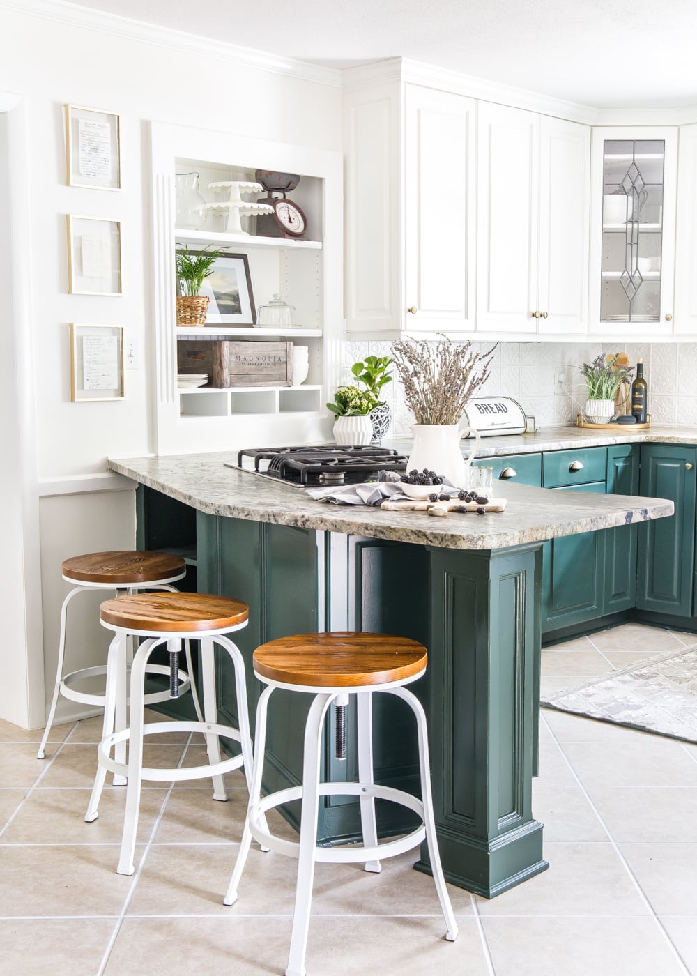 The best course for teaching you how to photograph interiors and jumpstart your career as a blogger, interior designer, or real estate photographer. #blogphotography #photography #improvephotography #photographercourse #photographytips #photographytricks 