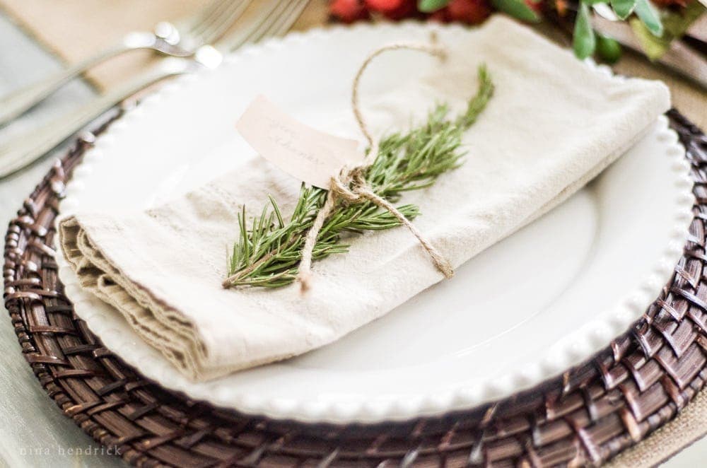 5 Ideas for Creative Thanksgiving Entertaining | Rosemary and Twine Place Setting