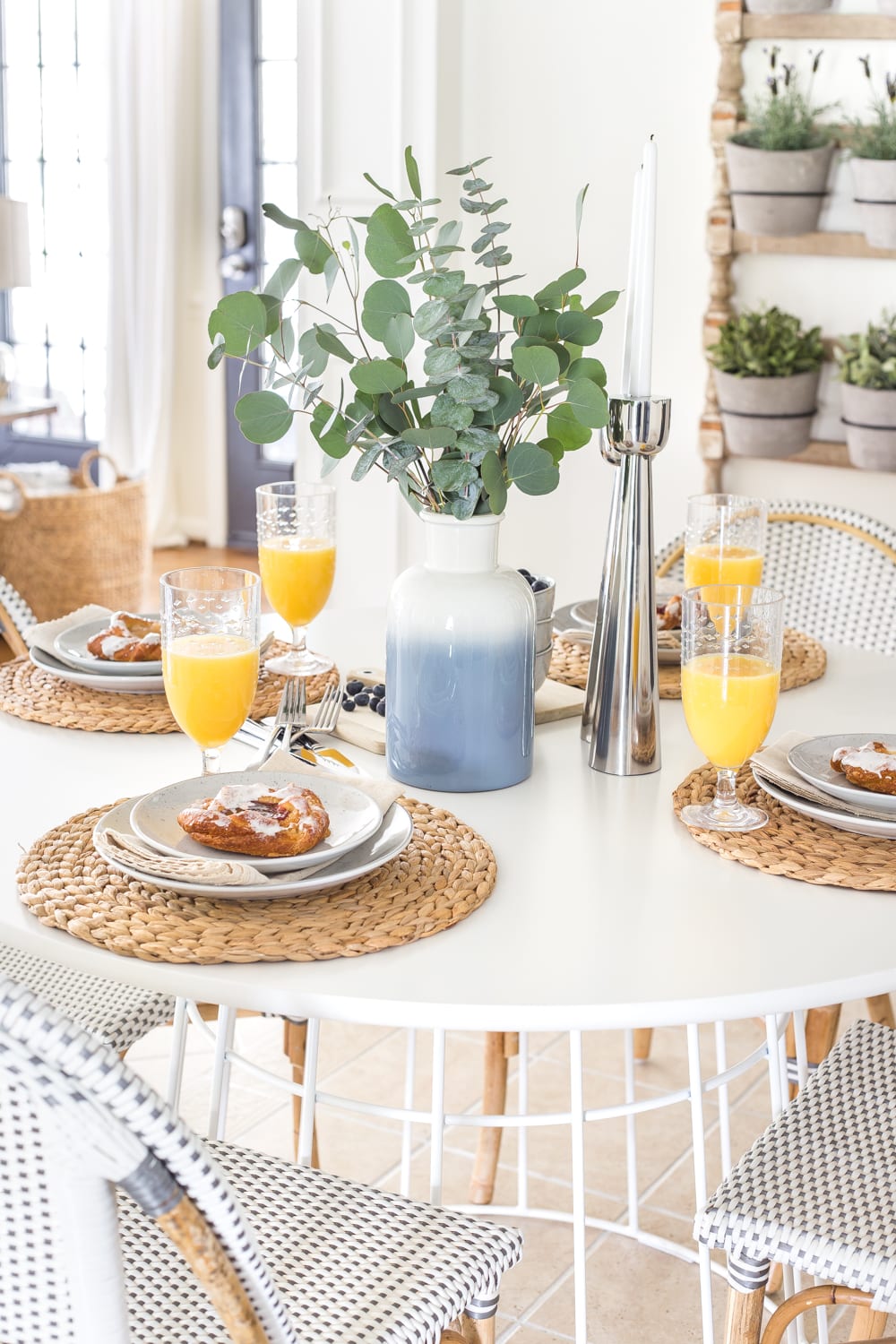 A dated breakfast nook gets a Scandinavian farmhouse style makeover using junk finds and decor from Walmart's MoDRN line. #scandinavianfarmhouse #breakfastnook