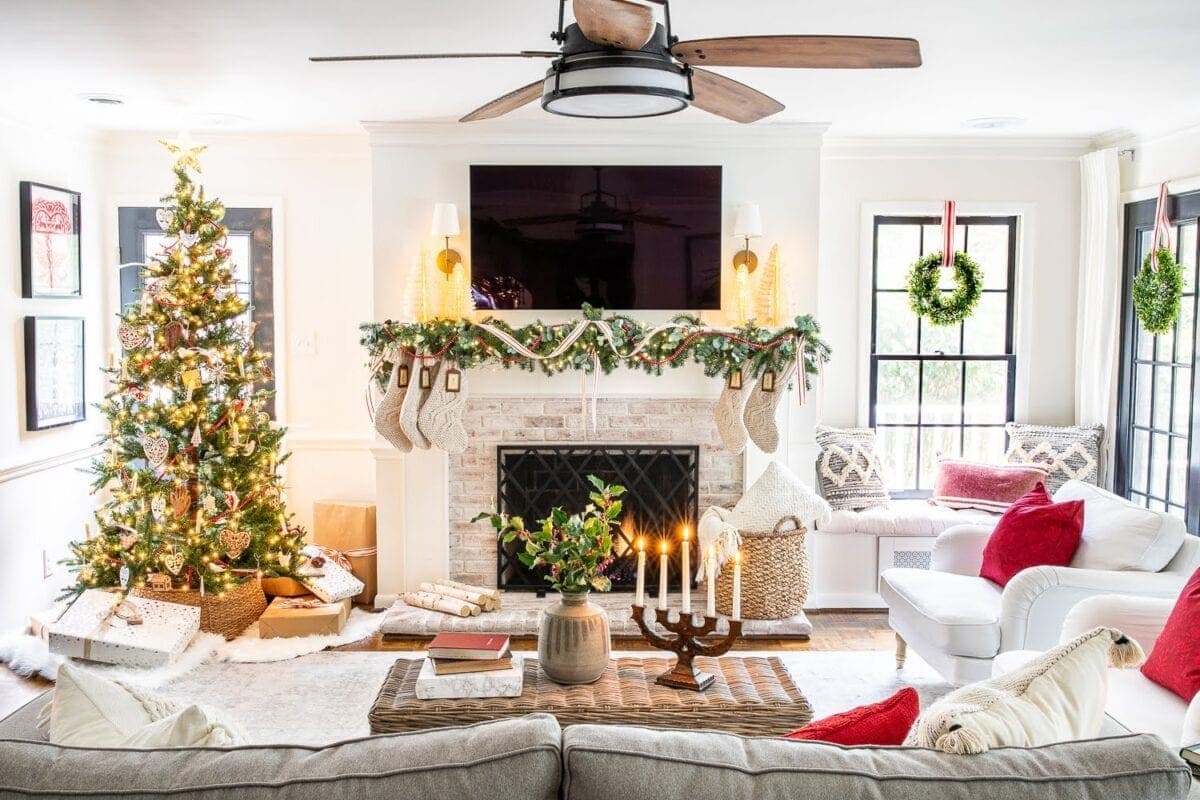 10 tips for mixing family heirlooms and antiques in with your new holiday decor & how to create Swedish Christmas decor style.