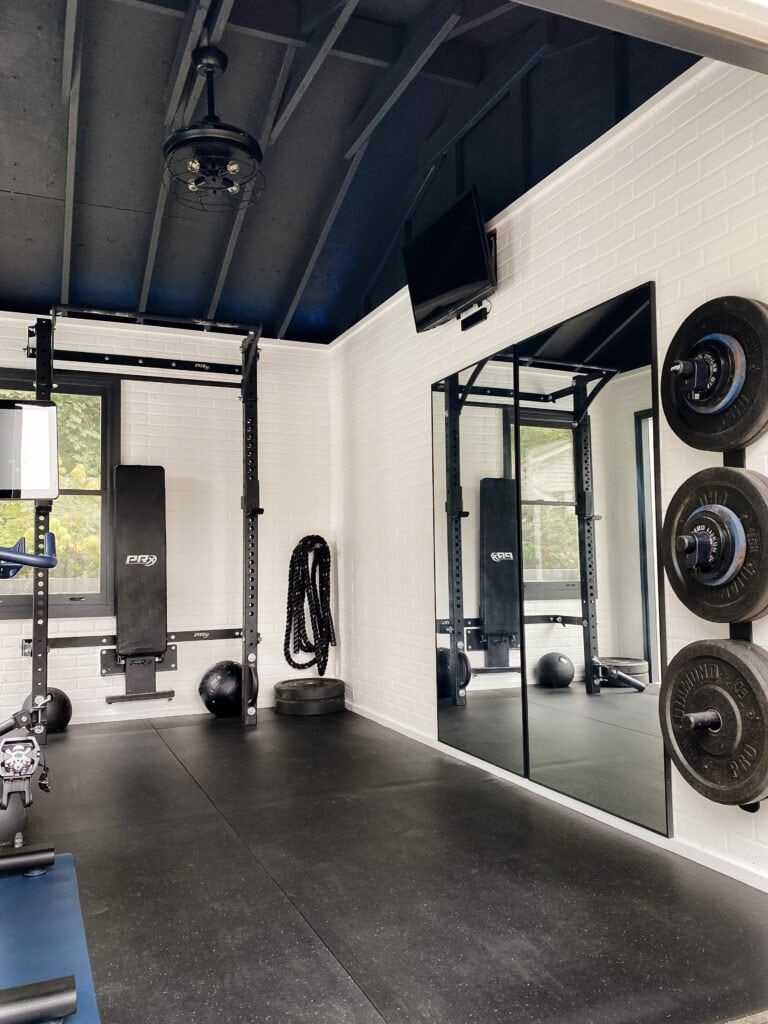 Guide: Budget Ideas to Turn a Shed Into a Home Gym - Bless'er House