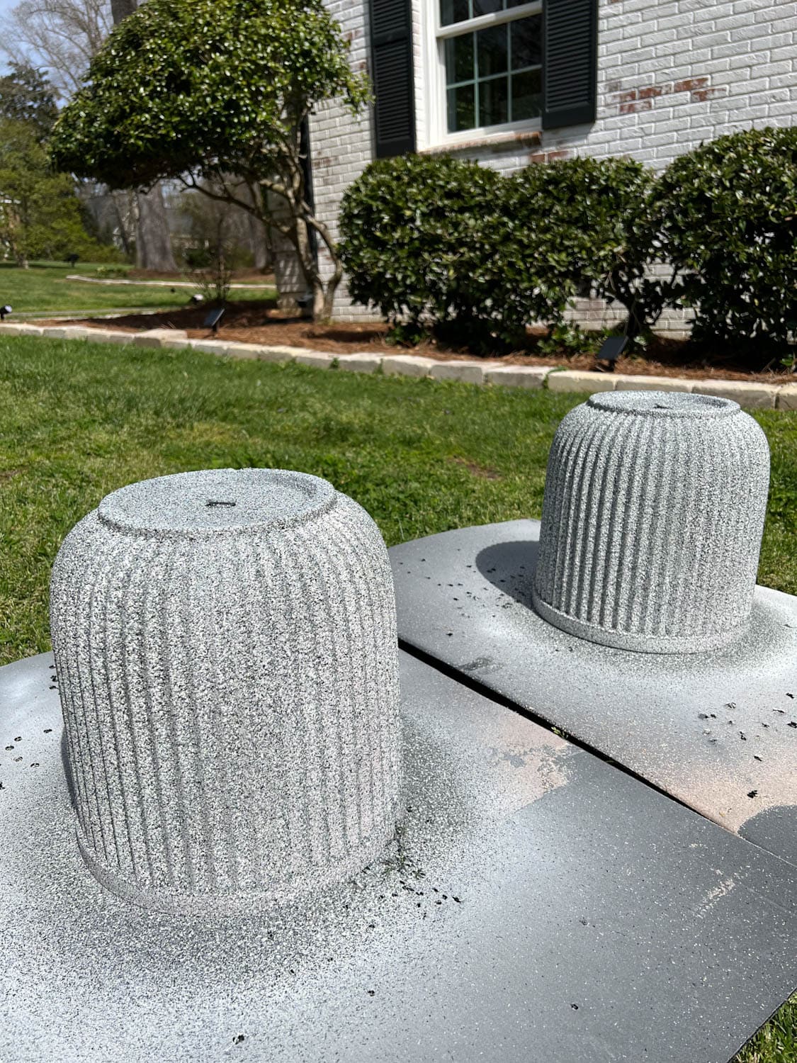 spray painting outdoor planters light gray with texture to look like concrete