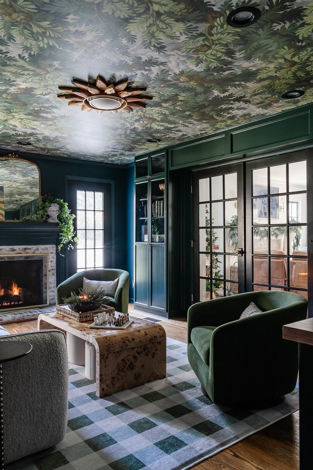 media room with wallpapered ceiling