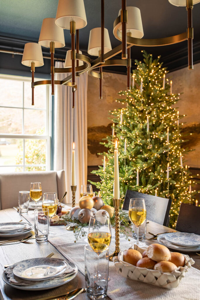 Simple Christmas Dining Room Decorating Ideas - Bless'er House