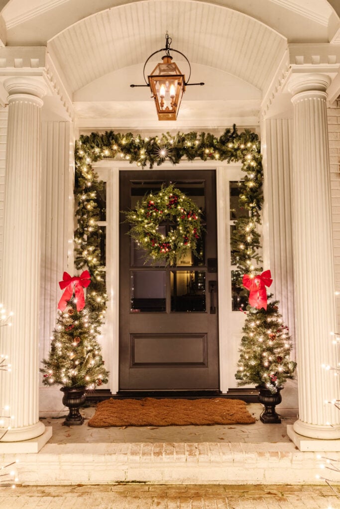 Outdoor Christmas Lawn Decorating Ideas (No Ladder Required) - Bless'er ...