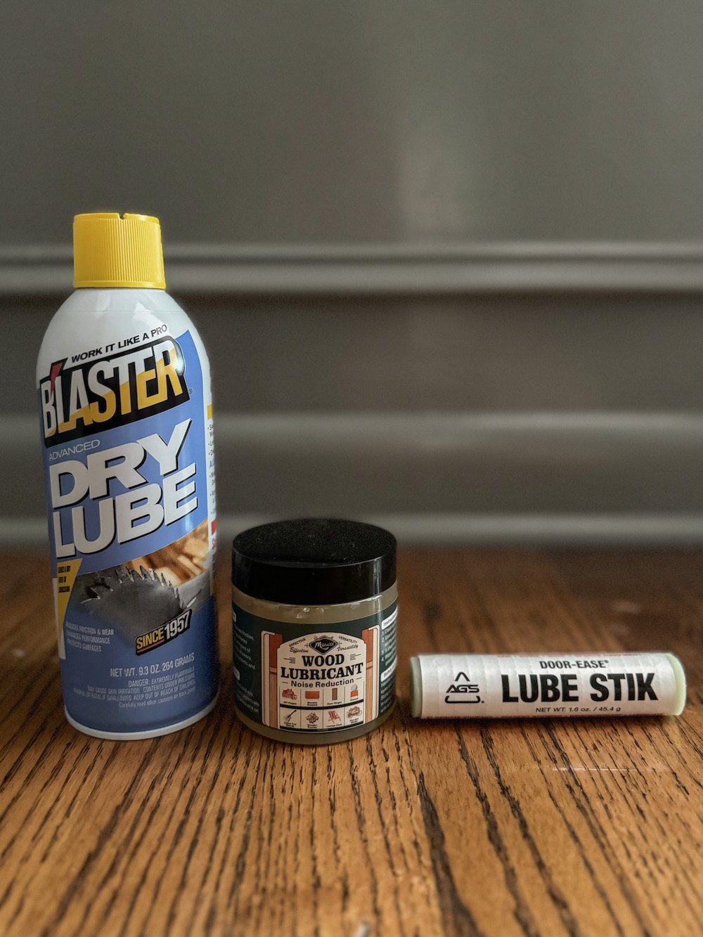 Comment réparer une porte colorée de la peinture