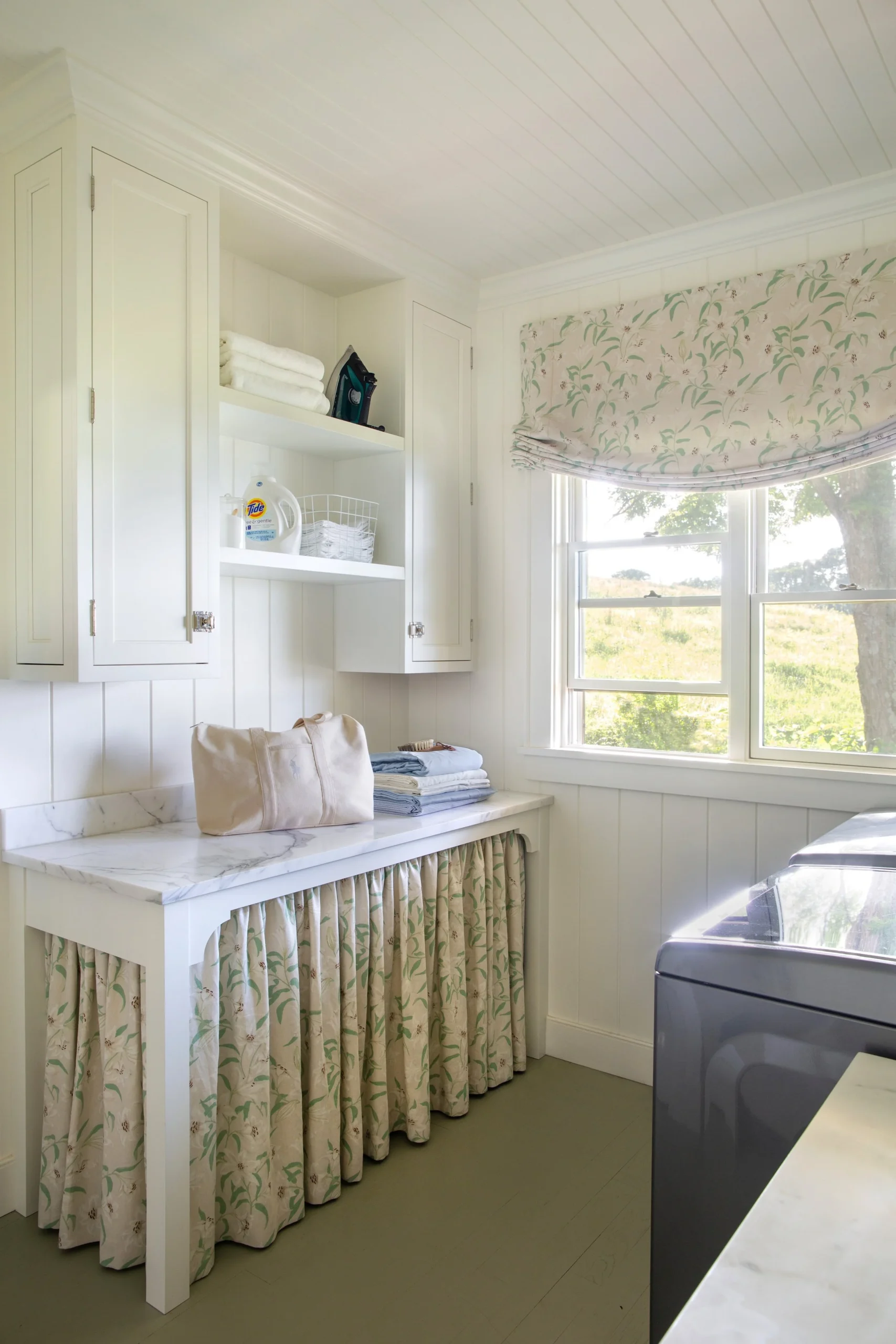 laundry folding table with skirt
