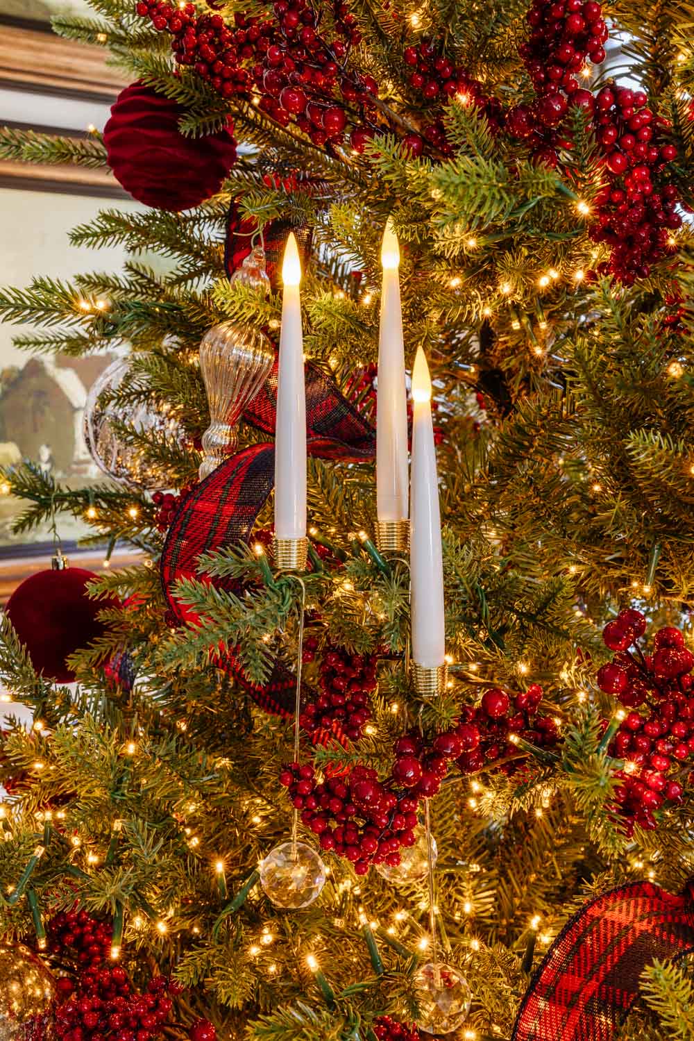 bougies d'arbre à piles avec boules de cristal