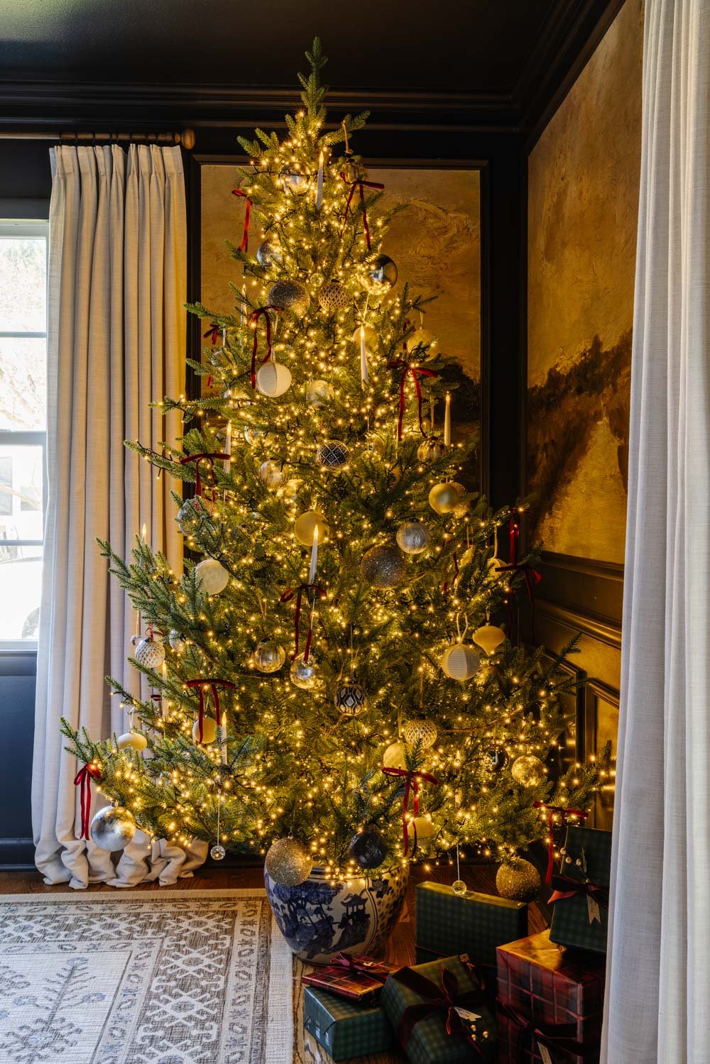 modern traditional cozy Christmas home decor tour