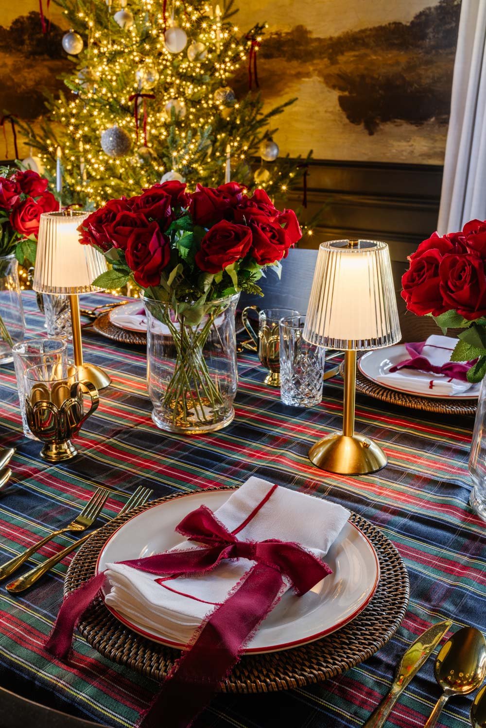 modern traditional cozy Christmas home decor tour