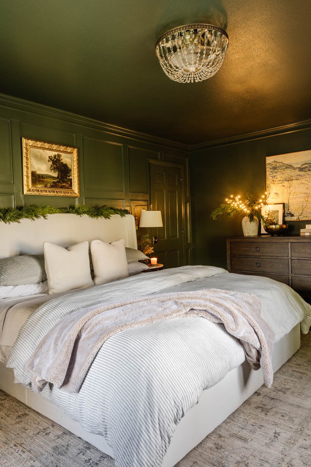 modern traditional cozy Christmas home decor tour