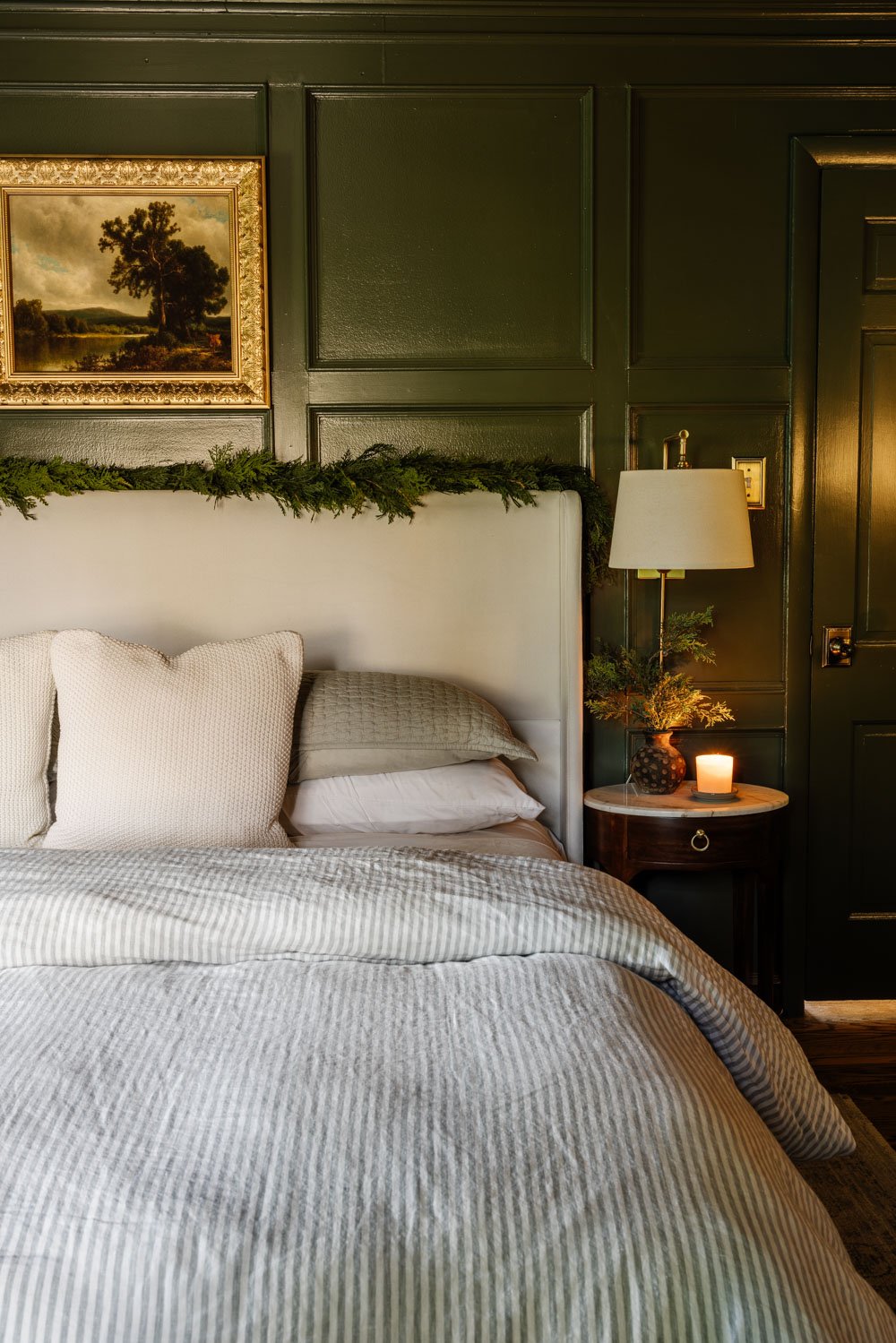 modern traditional cozy Christmas home decor tour