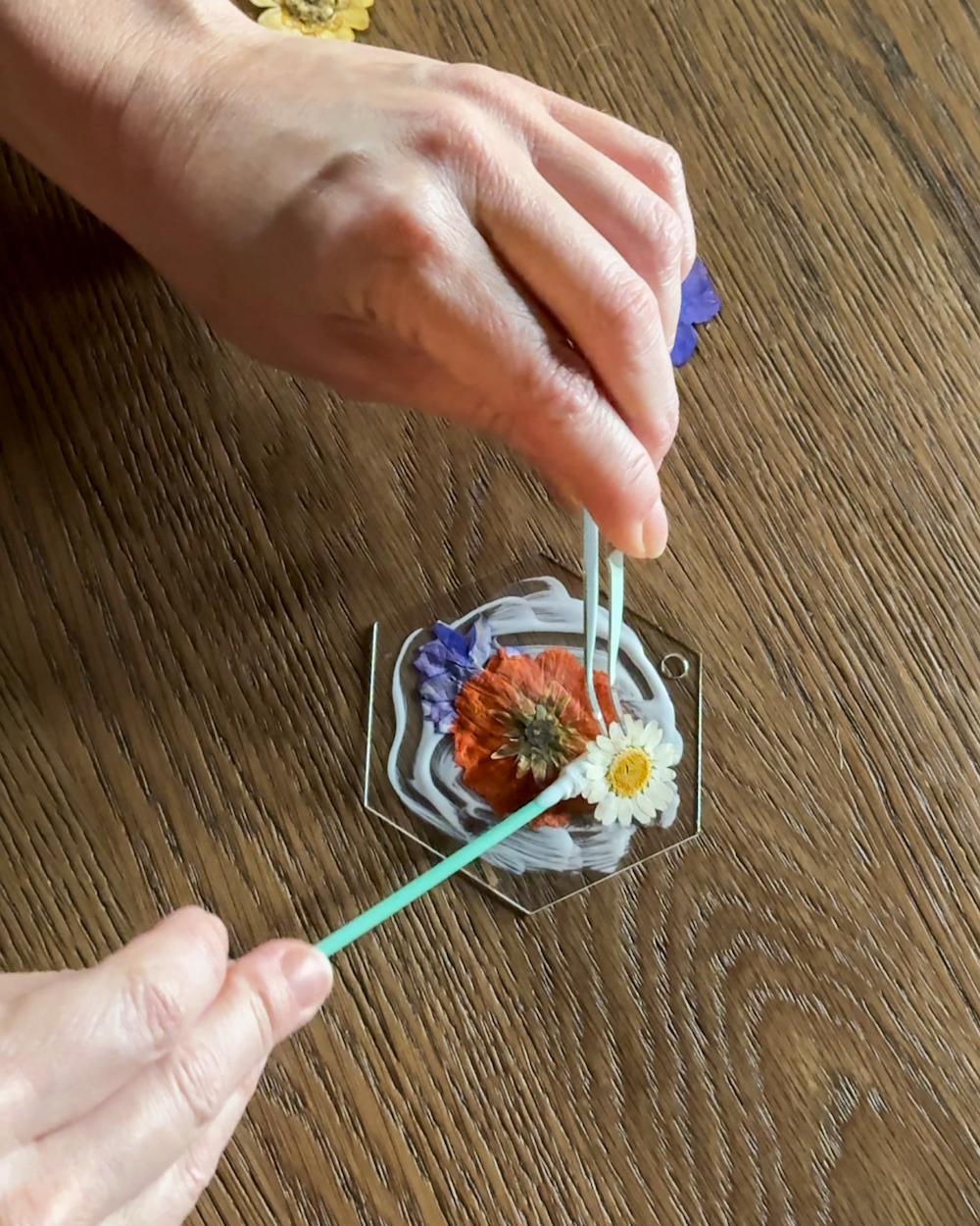 diy pressed flower ornaments girl's night Christmas craft