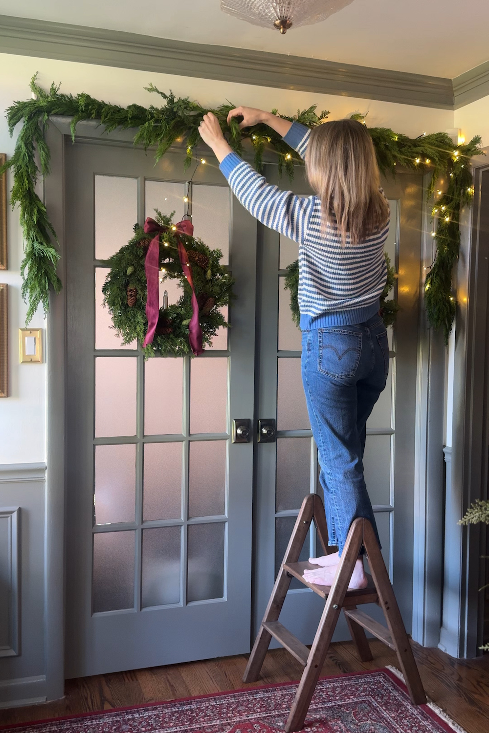 how to hang doorway garland inside with no damage for Christmas