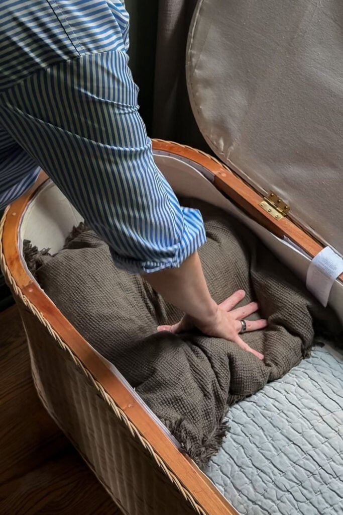 small bedroom storage bench